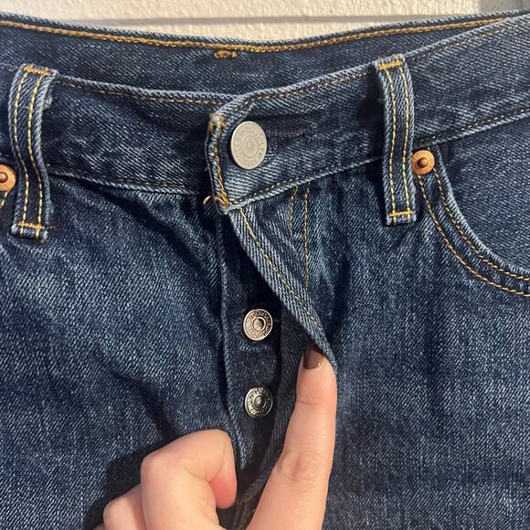Levi's 501 Button Fly Shorts Size 28 - Picture 4 of 6